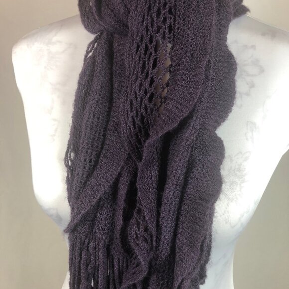 ๐ Deep Plum Ruffled Knit Scarf with Fringe โ Dramatic, Cozy & Boutique-Chic - Picture 8 of 13